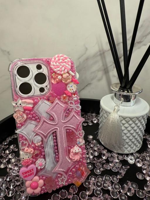 Buy & Sell South West London Merton - Photos for Pink junk charm phone case