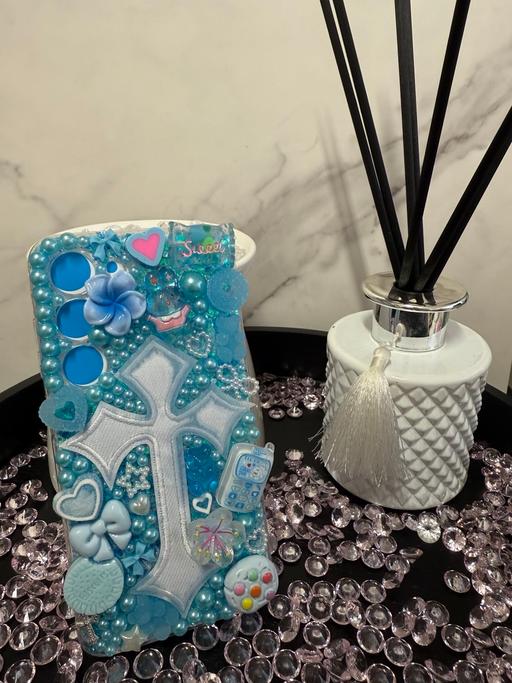 Buy & Sell South West London Colliers Wood - South West London - Photos for Blue junk charm phone case