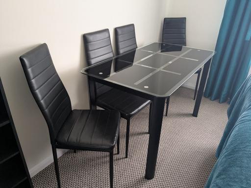 Buy & Sell Swanley Sevenoaks - Photos for TABLE AND CHAIRS