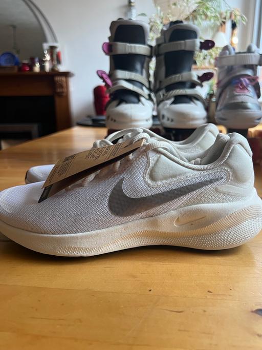 Buy & Sell West Midlands Birmingham - Photos for Nike trainers white