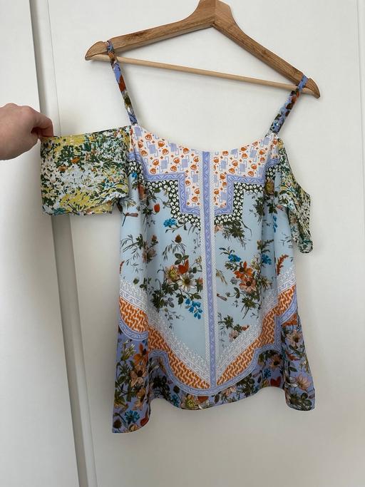 Buy & Sell Lincolnshire Lincoln - Photos for Oasis blue floral cold shoulder top 12