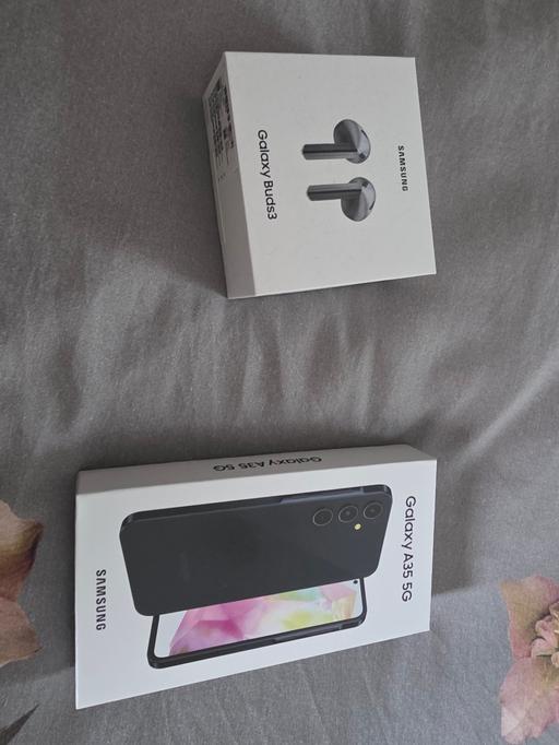 Buy & Sell Merseyside Knowsley - Photos for Samsung a35 5g and earbuds