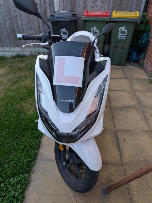 Vehicles West Yorkshire Leeds - Photos for honda pcx 125cc moped 2022