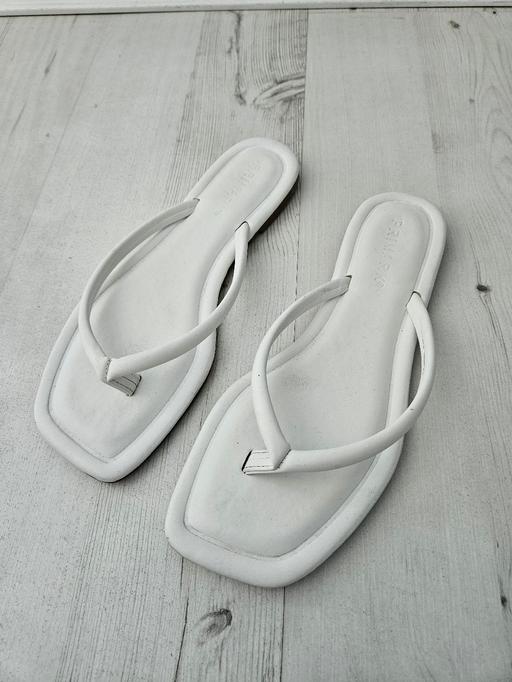 Buy & Sell Halton Weston Point - Watford - Photos for Size 5 PRIMARK white flip flops