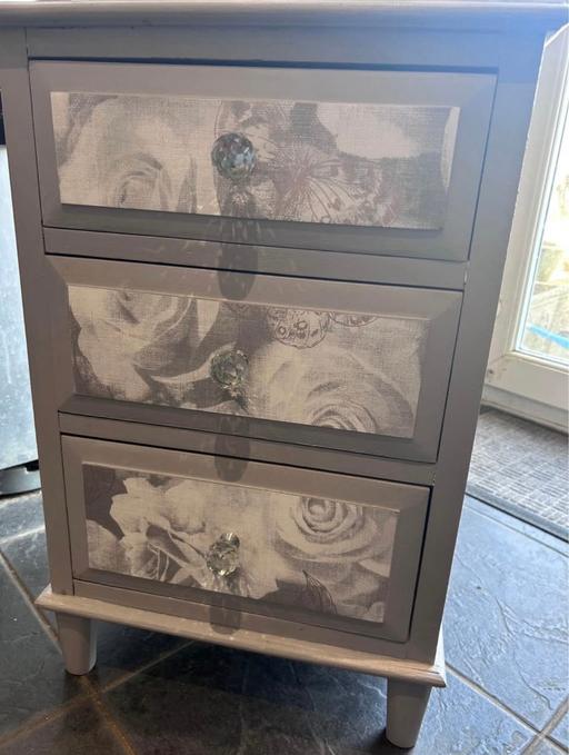 Buy & Sell Hertfordshire Dacorum - Photos for Grey roses bedside cabinet