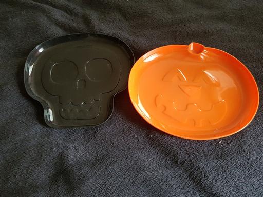 Buy & Sell South Yorkshire Sheffield - Photos for 2 plastic Halloween plates