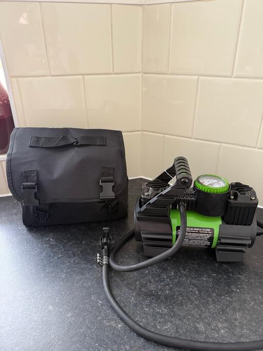 Vehicles East London Redbridge - Photos for Portable car tyre inflator
