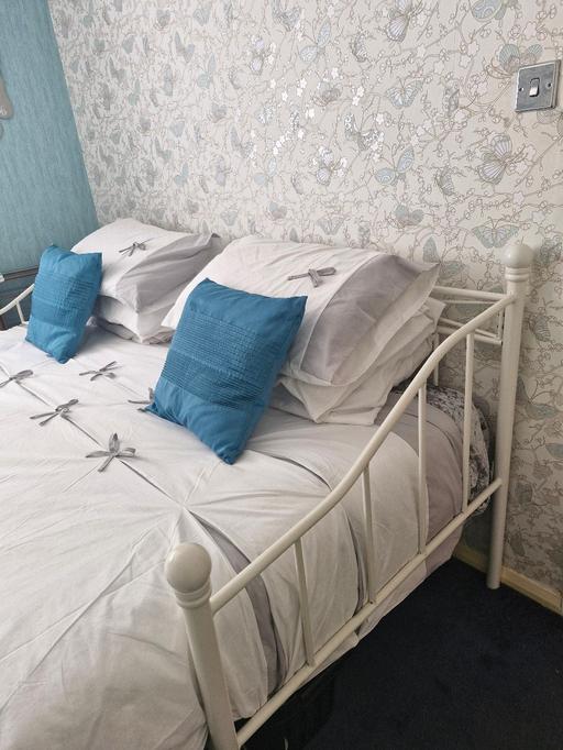 Buy & Sell West Midlands Wolverhampton - Photos for King size day bed