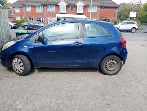 Vehicles West Midlands Birmingham - Photos for Toyota Yaris Car