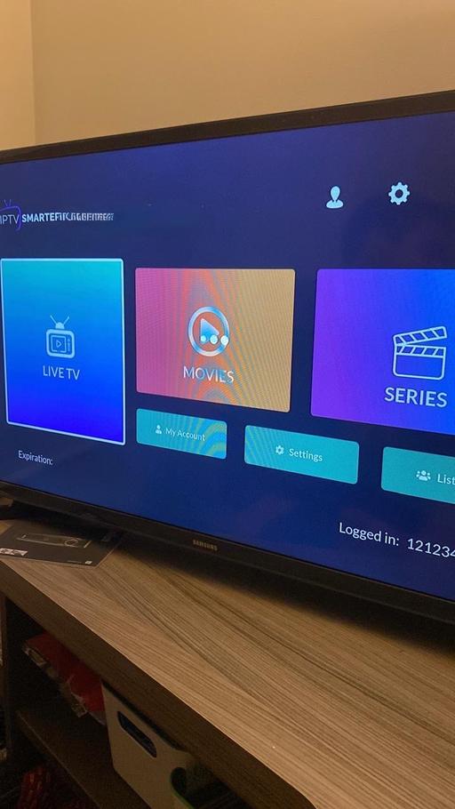 Buy & Sell Surrey Guildford - Photos for Samsung smart 32 inch tv