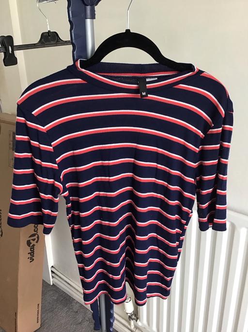 Buy & Sell Surrey Reigate and Banstead - Photos for Blue striped top