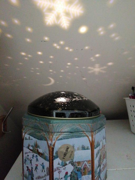 Buy & Sell Wednesfield Wolverhampton - Photos for Xmas Musical rotating light projector biscuit