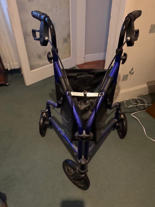 Buy & Sell Caldwellside Industrial Estate South Lanarkshire - Photos for 3 wheel mobility walker with bag and brakes
