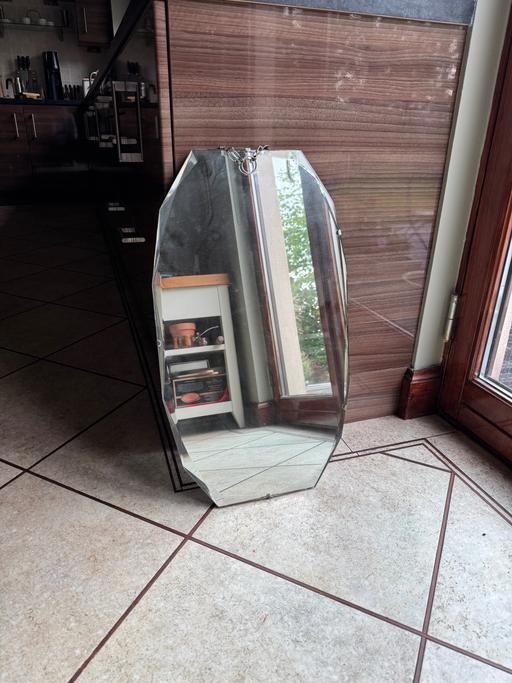Buy & Sell South Lanarkshire Caldwellside Industrial Estate - South Lanarkshire - Photos for Shaped Hanging Mirror with Timber Backing