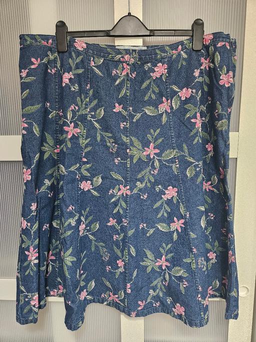 Buy & Sell Weston Point Halton - Photos for Size 22 floral denim skirt