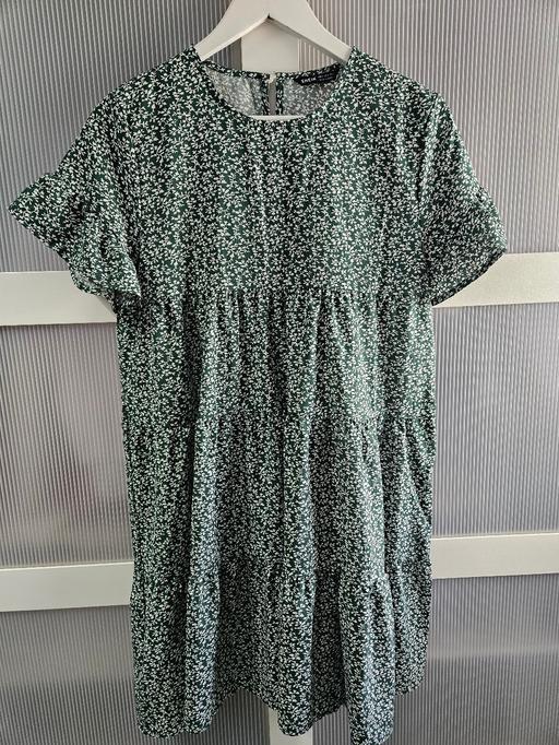 Buy & Sell Weston Point Halton - Photos for Size S SHEIN green floral print dress