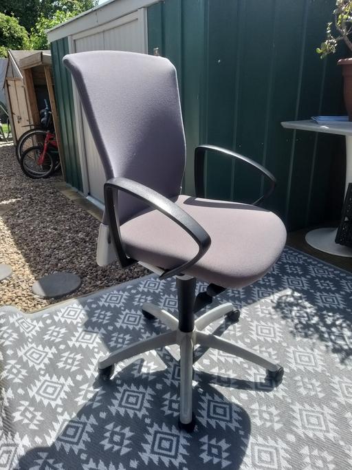 Buy & Sell North Northamptonshire Higham Ferrers - North Northamptonshire - Photos for Swivel office chair on wheels