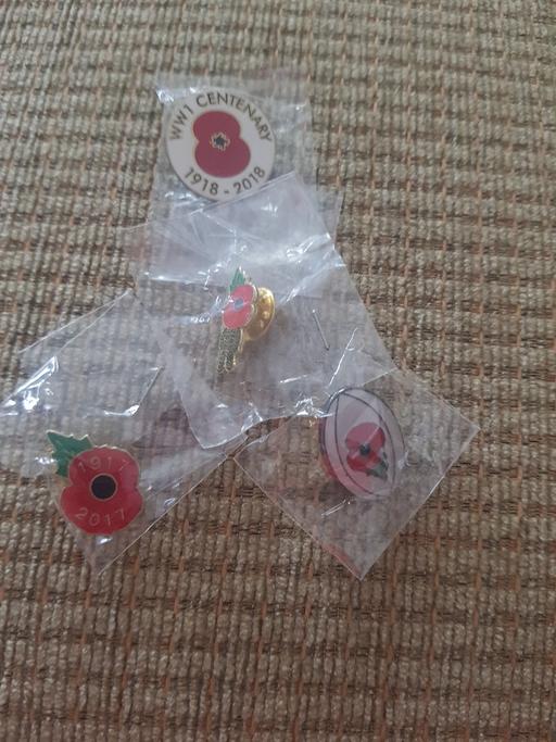Buy & Sell Longley Sheffield - Photos for 4 poppy pin badges