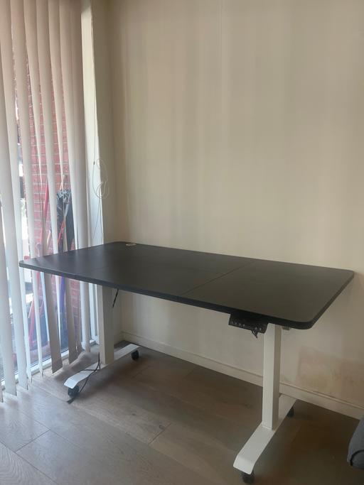 Buy & Sell Central London St Luke`s - Central London - Photos for Desk - Height-Adjustable Table – Up to 116 cm