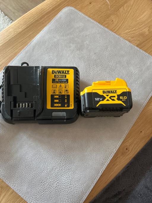 Buy & Sell Surrey Tandridge - Photos for DEWALT 12V XR BATTERY AND CHARGER