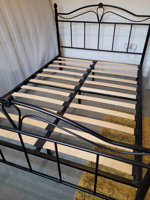 Buy & Sell West Midlands Dudley - Photos for Black Metal Bed Frame Double 4 Ft 6 Inch