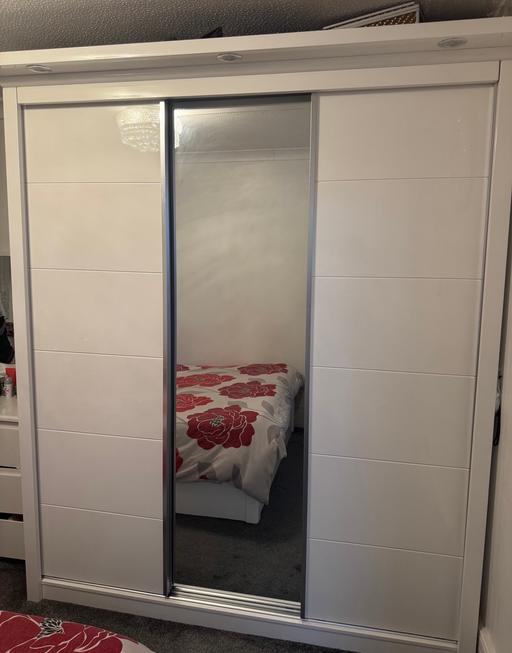 Buy & Sell East London Devons Road - East London - Photos for Modern sliding 3-door wardrobe with mirror