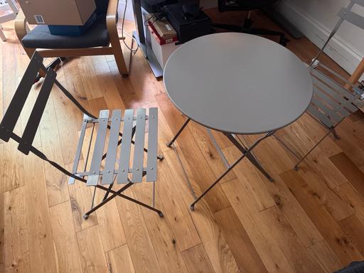 Buy & Sell North London Highbury - North London - Photos for Garden/Bistro metal table with two chairs