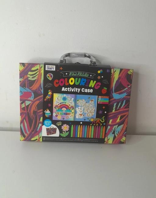 training Essex Basildon - Photos for COLOURING/ACTIVITY CARRY CASE With Sented M