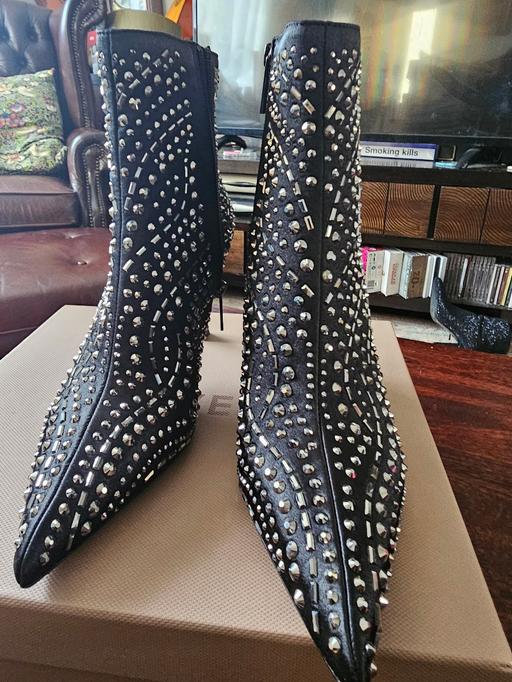 Buy & Sell Hertfordshire St. Albans - Photos for Carvela catwalk heeled stud satin ankle boot