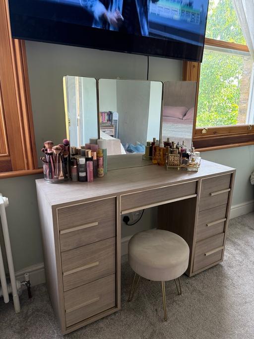Buy & Sell Mortlake South West London - Photos for Vanity dressing table with chair
