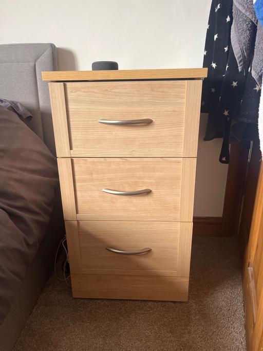 Buy & Sell Essex Southend-on-Sea - Photos for 2 bed side tables 