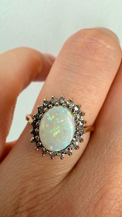 Buy & Sell Harrow on the Hill North West London - Photos for Vintage 9ct Gold Opal & Diamond Halo Ring