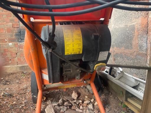 Buy & Sell Heath Town Wolverhampton - Photos for Belle minimix 150 240v cement mixer