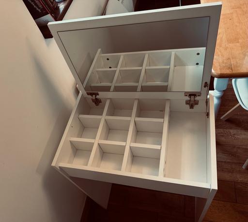 Buy & Sell South West London Clapham - South West London - Photos for White Vanity Desk with Mirror & Storage
