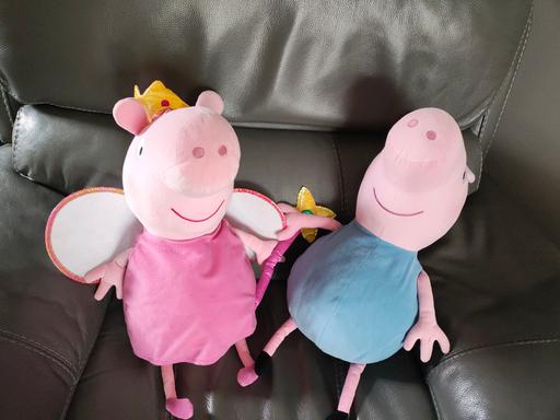 Buy & Sell Scholes Rotherham - Photos for 2 Large peppa pigs