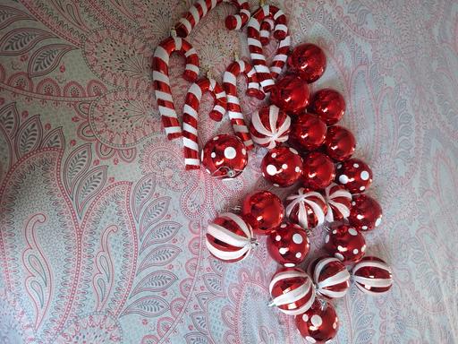 Buy & Sell South Yorkshire Barnsley - Photos for red and white Christmas baubles