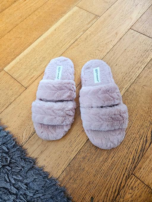 Buy & Sell South Yorkshire Doncaster - Photos for Fluffy open style slippers, size 5/6