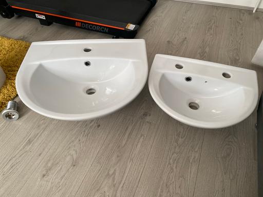Buy & Sell West Midlands Birmingham - Photos for X2 NEW WALL MOUNTED CERAMIC BATHROOM SINKS