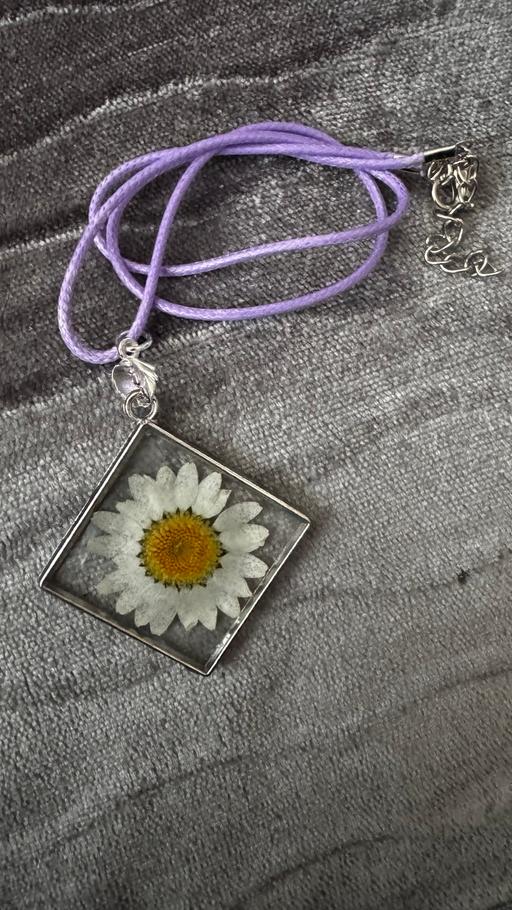 Buy & Sell Tyne and Wear Sunderland - Photos for Beautiful Handmade Daisy Resin Necklace