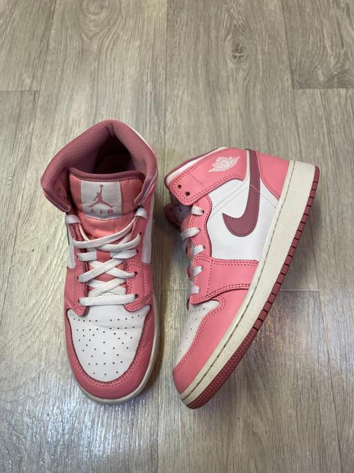 Buy & Sell Basingstoke Basingstoke and Deane - Photos for Nike Air Jordan 1 Mid Valentine’s Day UK 5.5