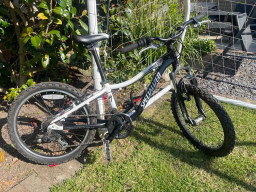 Buy & Sell Hertfordshire Hertsmere - Photos for 20 inch specialised children’s bike