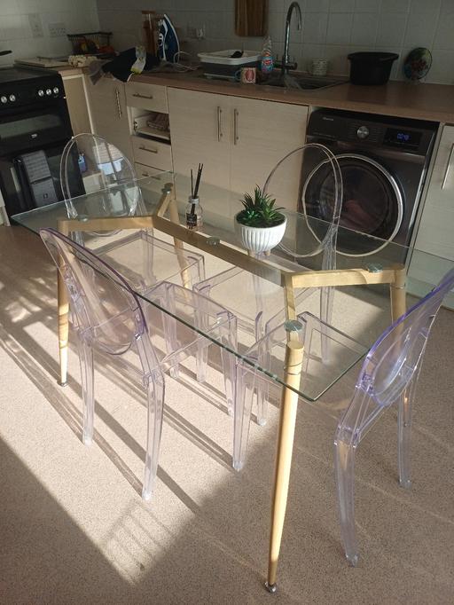 Buy & Sell East London Snaresbrook - East London - Photos for table and chairs