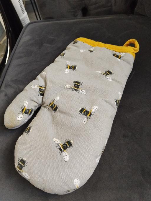 Buy & Sell Ormesby Middlesbrough - Photos for oven glove
