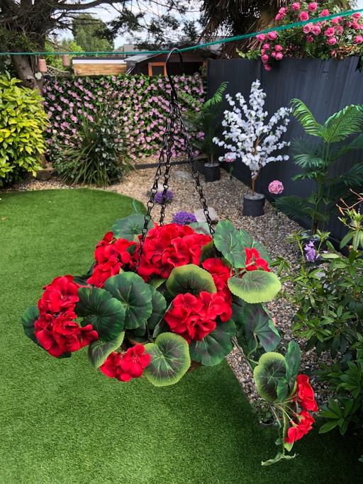 Buy & Sell Hertfordshire Broxbourne - Photos for FLOWERED ARTIFICIAL HANGING BASKET