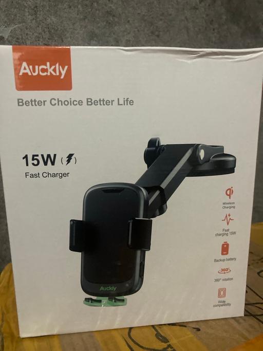 Vehicles Essex Braintree - Photos for 15w car charging mount