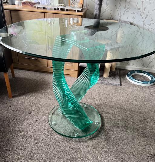 Buy & Sell Worcestershire Bromsgrove - Photos for FREE!! Dining table and 4 chairs