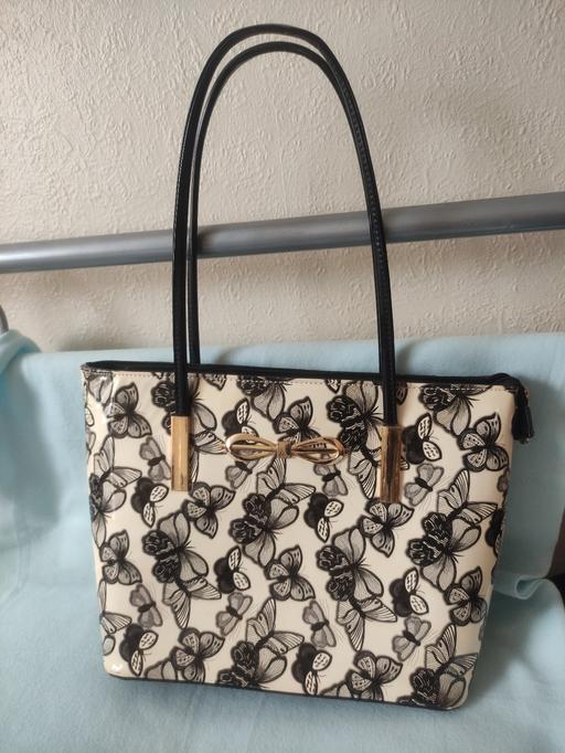 Buy & Sell Grafton Street Industrial Estate West Northamptonshire - Photos for Ladies bag