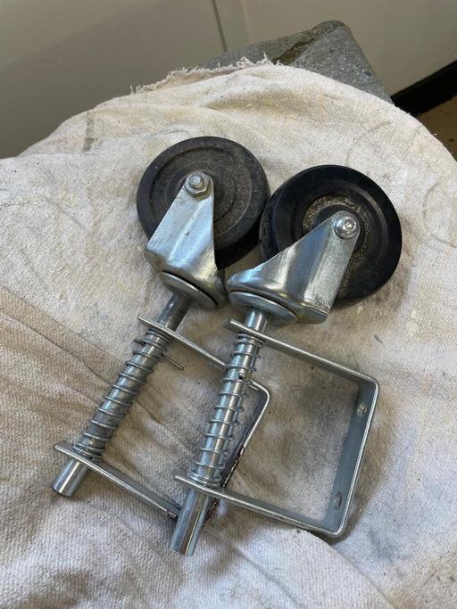 Buy & Sell Fitzwilliam Wakefield - Photos for 2 x Gate jockey wheels