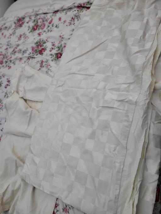 Buy & Sell Healey Rochdale - Photos for Bed Set. Double. Cream. 2 Cushion Covers With