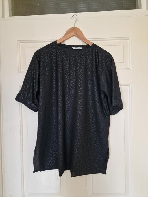 Buy & Sell Grange Park North London - Photos for La Rue Oversized Black Patterned T-Shirt